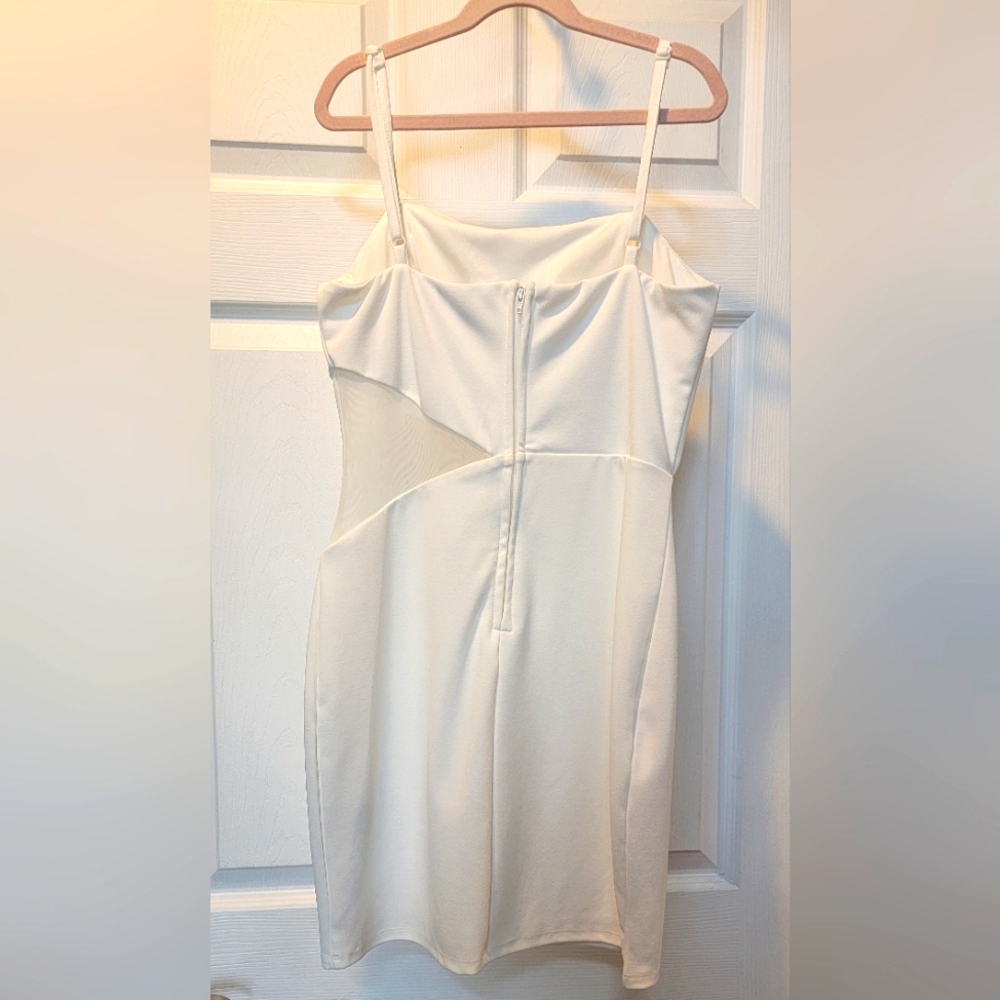 Juniors size medium white dress, with mesh piece on the side - Picture 2 of 4